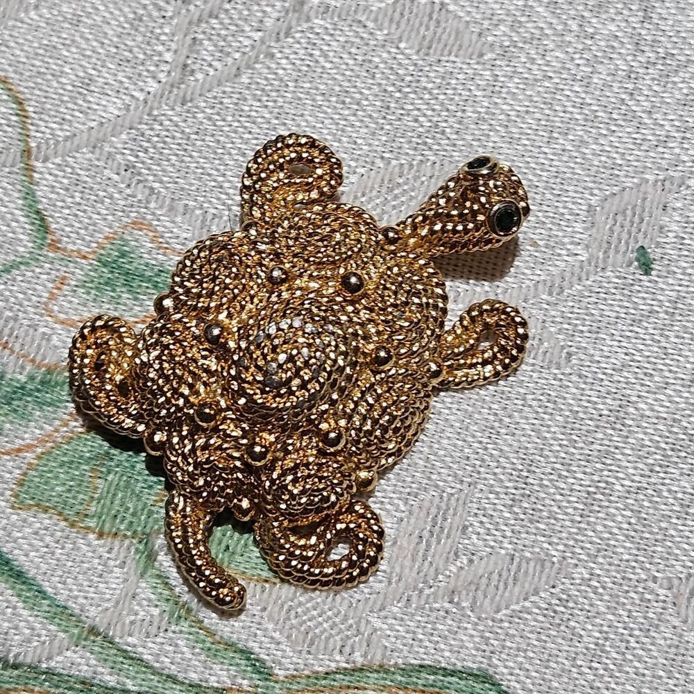 vintage twee cottagecore braided gold tone turtle green eyes brooch